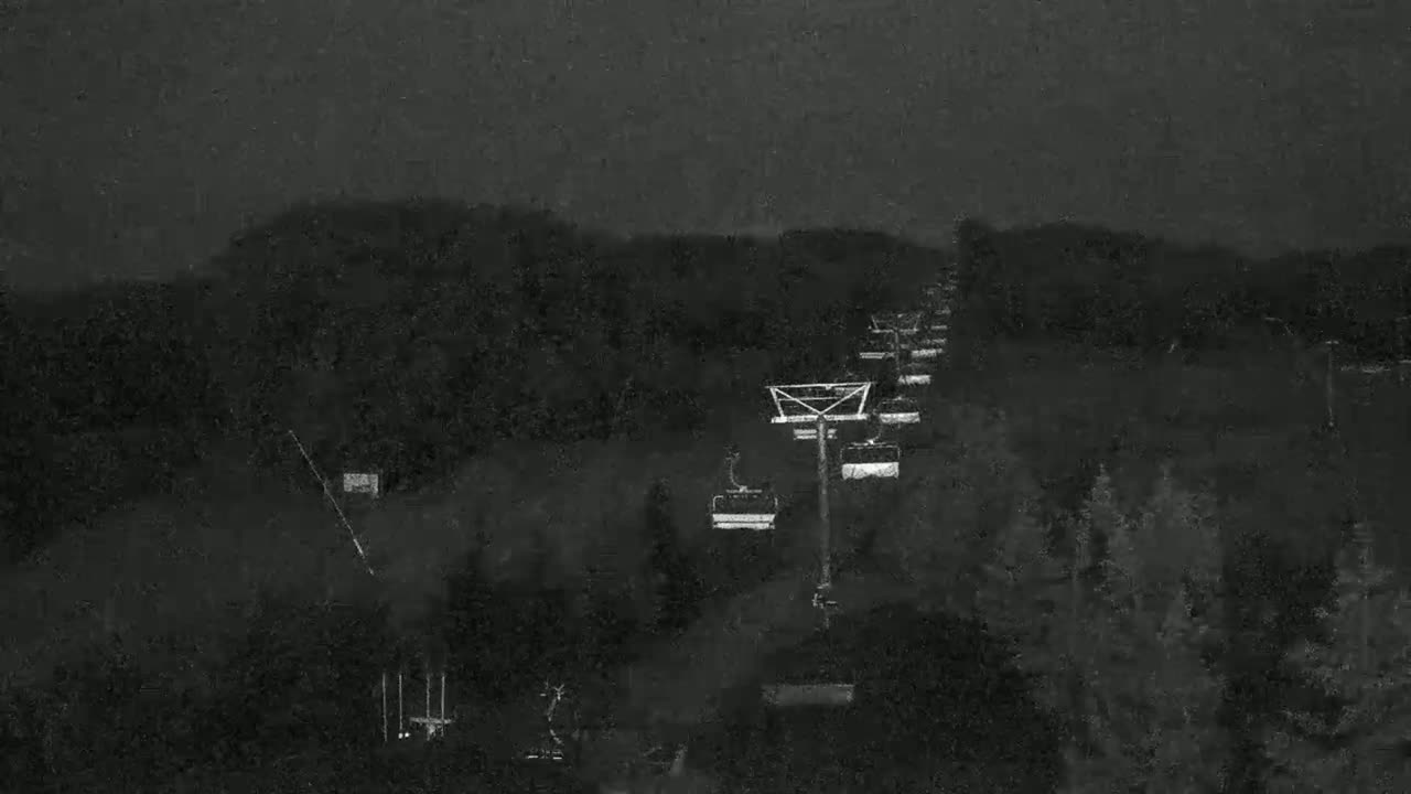 Blue Mountain Orchard Base Ropeway Station / Cascade Putting Course & Ski Slopes Live Cam - Collingwood, Blue Mountains, Simcoe, Ontario, Canada