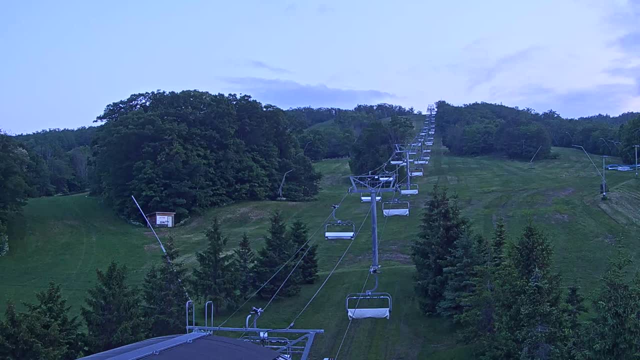 Blue Mountain Orchard Base Ropeway Station / Cascade Putting Course & Ski Slopes Live Cam - Collingwood, Blue Mountains, Simcoe, Ontario, Canada