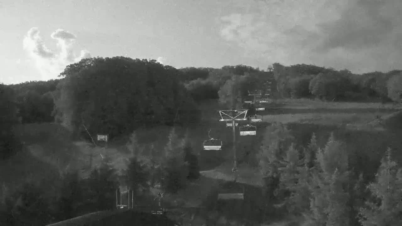 Blue Mountain Orchard Base Ropeway Station / Cascade Putting Course & Ski Slopes Live Cam - Collingwood, Blue Mountains, Simcoe, Ontario, Canada