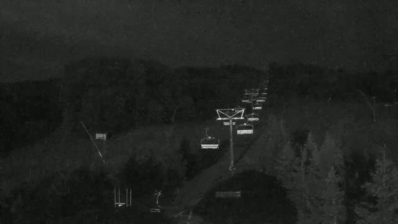 Blue Mountain Orchard Base Ropeway Station / Cascade Putting Course & Ski Slopes Live Cam - Collingwood, Blue Mountains, Simcoe, Ontario, Canada