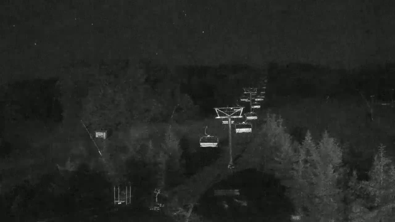 Blue Mountain Orchard Base Ropeway Station / Cascade Putting Course & Ski Slopes Live Cam - Collingwood, Blue Mountains, Simcoe, Ontario, Canada