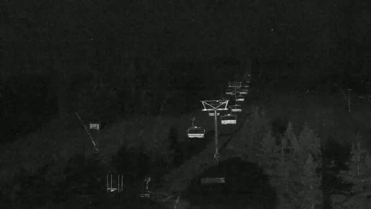 Blue Mountain Orchard Base Ropeway Station / Cascade Putting Course & Ski Slopes Live Cam - Collingwood, Blue Mountains, Simcoe, Ontario, Canada