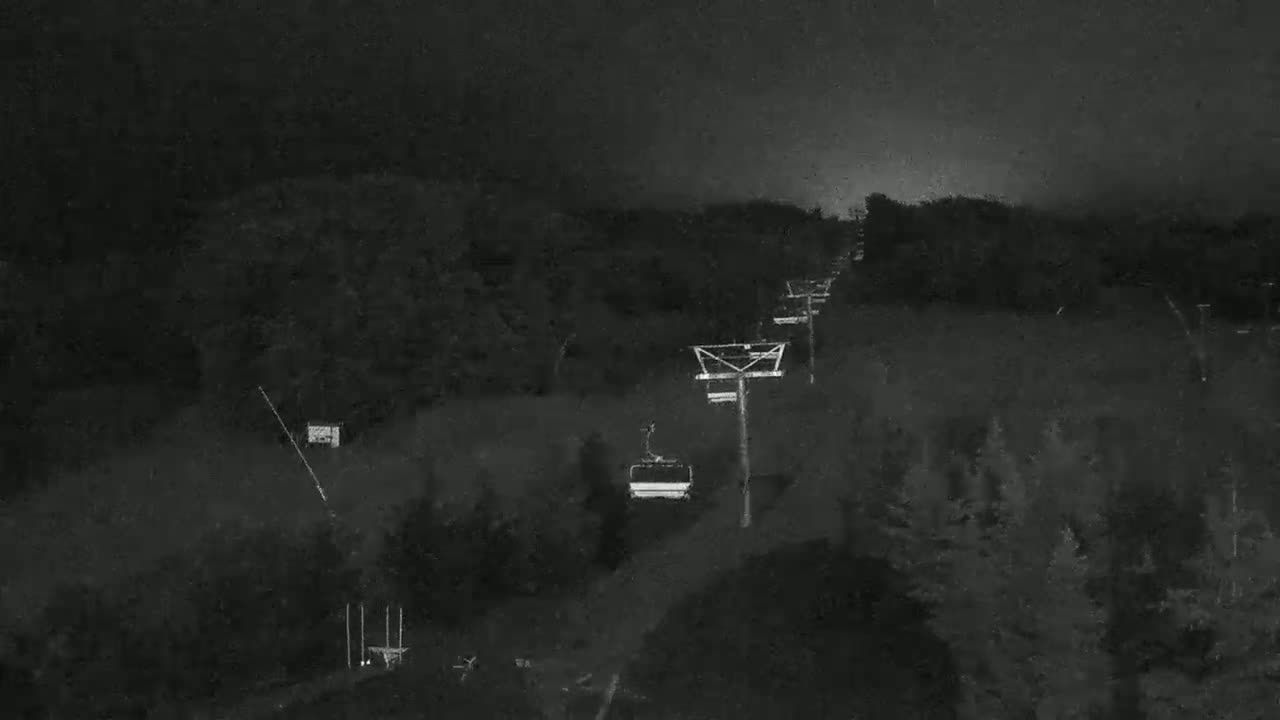 Blue Mountain Orchard Base Ropeway Station / Cascade Putting Course & Ski Slopes Live Cam - Collingwood, Blue Mountains, Simcoe, Ontario, Canada