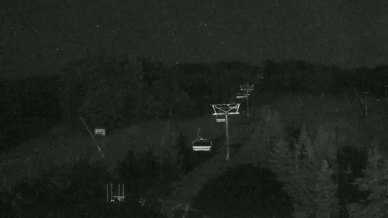 Blue Mountain Orchard Base Ropeway Station / Cascade Putting Course & Ski Slopes Live Cam - Collingwood, Blue Mountains, Simcoe, Ontario, Canada