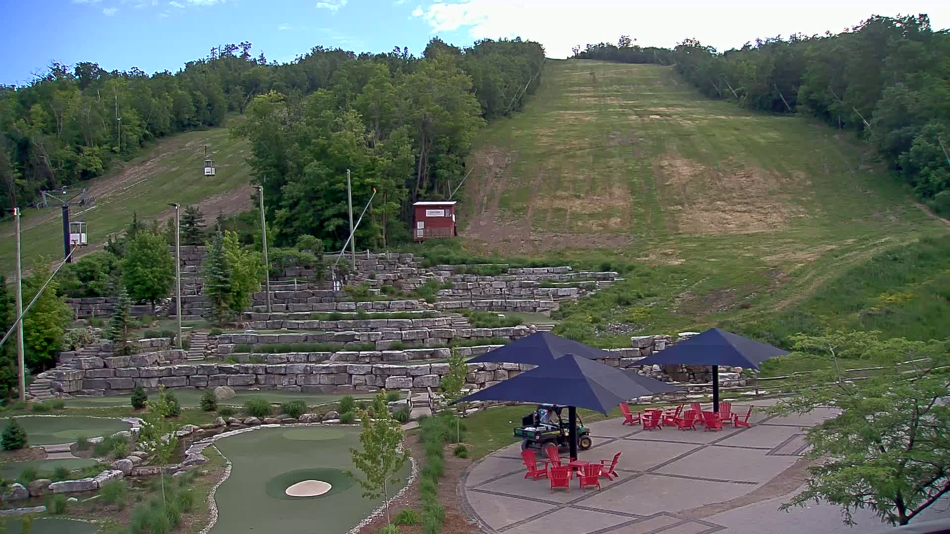 Blue Mountain Orchard Base Ropeway Station / Cascade Putting Course & Ski Slopes Live Cam - Collingwood, Blue Mountains, Simcoe, Ontario, Canada