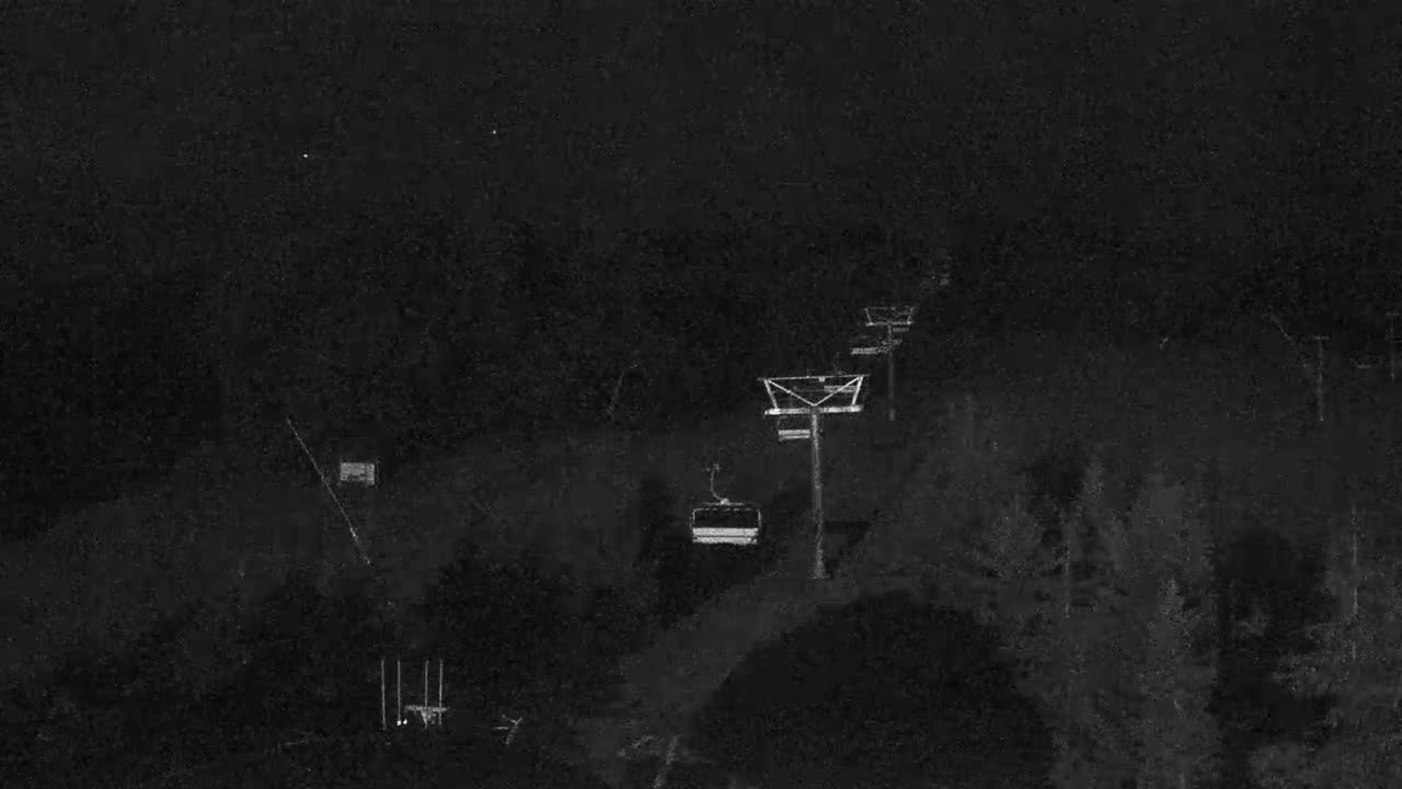 Blue Mountain Orchard Base Ropeway Station / Cascade Putting Course & Ski Slopes Live Cam - Collingwood, Blue Mountains, Simcoe, Ontario, Canada