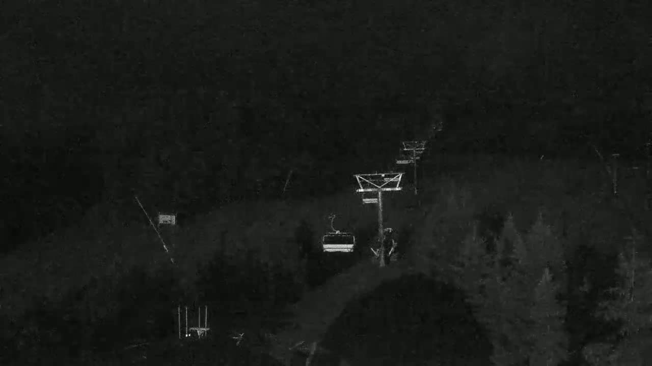 Blue Mountain Orchard Base Ropeway Station / Cascade Putting Course & Ski Slopes Live Cam - Collingwood, Blue Mountains, Simcoe, Ontario, Canada