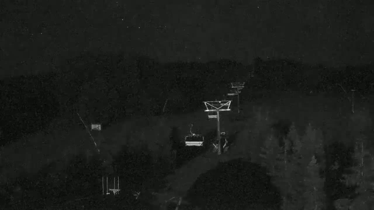 Blue Mountain Orchard Base Ropeway Station / Cascade Putting Course & Ski Slopes Live Cam - Collingwood, Blue Mountains, Simcoe, Ontario, Canada
