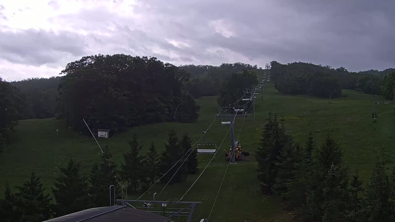 Blue Mountain Orchard Base Ropeway Station / Cascade Putting Course & Ski Slopes Live Cam - Collingwood, Blue Mountains, Simcoe, Ontario, Canada
