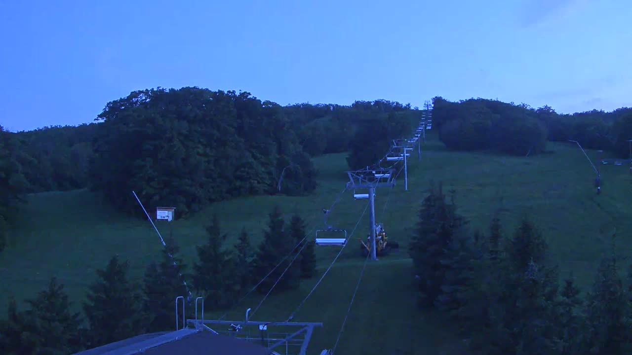 Blue Mountain Orchard Base Ropeway Station / Cascade Putting Course & Ski Slopes Live Cam - Collingwood, Blue Mountains, Simcoe, Ontario, Canada