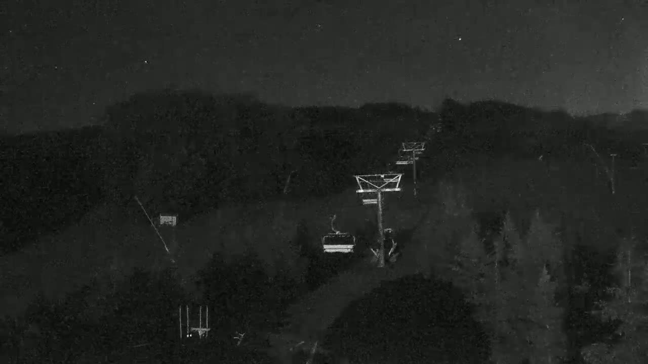 Blue Mountain Orchard Base Ropeway Station / Cascade Putting Course & Ski Slopes Live Cam - Collingwood, Blue Mountains, Simcoe, Ontario, Canada