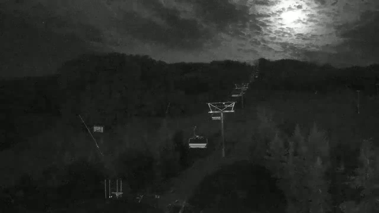 Blue Mountain Orchard Base Ropeway Station / Cascade Putting Course & Ski Slopes Live Cam - Collingwood, Blue Mountains, Simcoe, Ontario, Canada