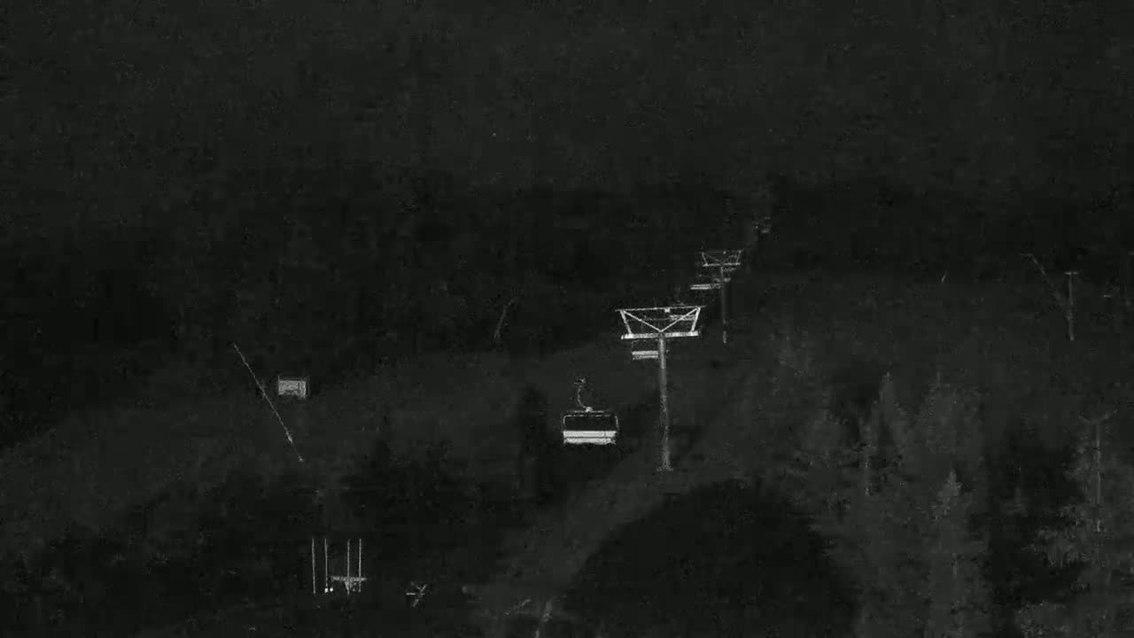 Blue Mountain Orchard Base Ropeway Station / Cascade Putting Course & Ski Slopes Live Cam - Collingwood, Blue Mountains, Simcoe, Ontario, Canada