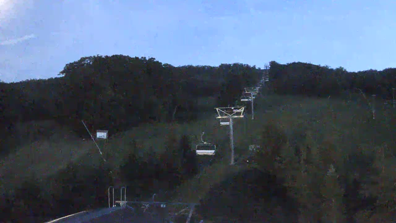 Blue Mountain Orchard Base Ropeway Station / Cascade Putting Course & Ski Slopes Live Cam - Collingwood, Blue Mountains, Simcoe, Ontario, Canada