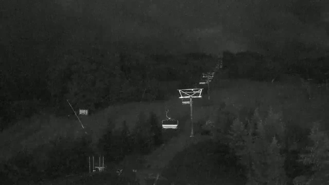 Blue Mountain Orchard Base Ropeway Station / Cascade Putting Course & Ski Slopes Live Cam - Collingwood, Blue Mountains, Simcoe, Ontario, Canada