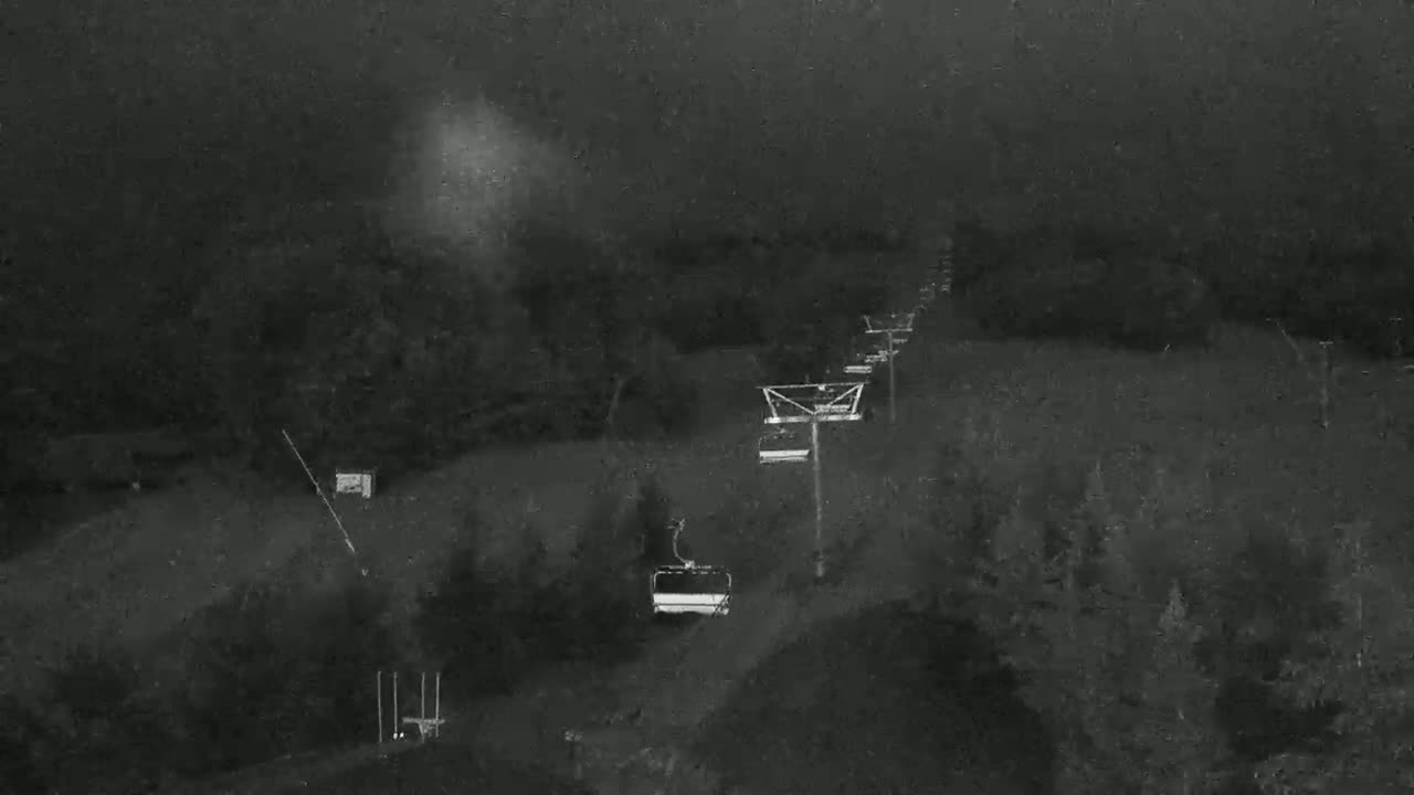 Blue Mountain Orchard Base Ropeway Station / Cascade Putting Course & Ski Slopes Live Cam - Collingwood, Blue Mountains, Simcoe, Ontario, Canada