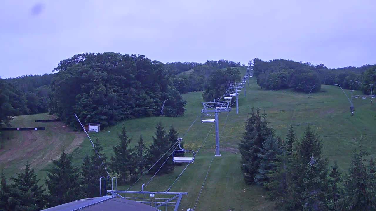 Blue Mountain Orchard Base Ropeway Station / Cascade Putting Course & Ski Slopes Live Cam - Collingwood, Blue Mountains, Simcoe, Ontario, Canada