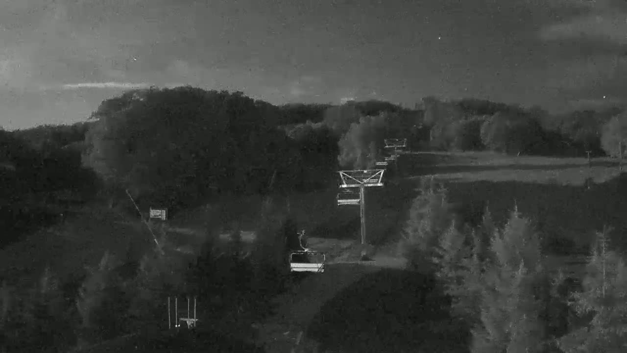 Blue Mountain Orchard Base Ropeway Station / Cascade Putting Course & Ski Slopes Live Cam - Collingwood, Blue Mountains, Simcoe, Ontario, Canada