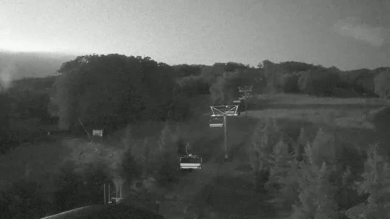 Blue Mountain Orchard Base Ropeway Station / Cascade Putting Course & Ski Slopes Live Cam - Collingwood, Blue Mountains, Simcoe, Ontario, Canada