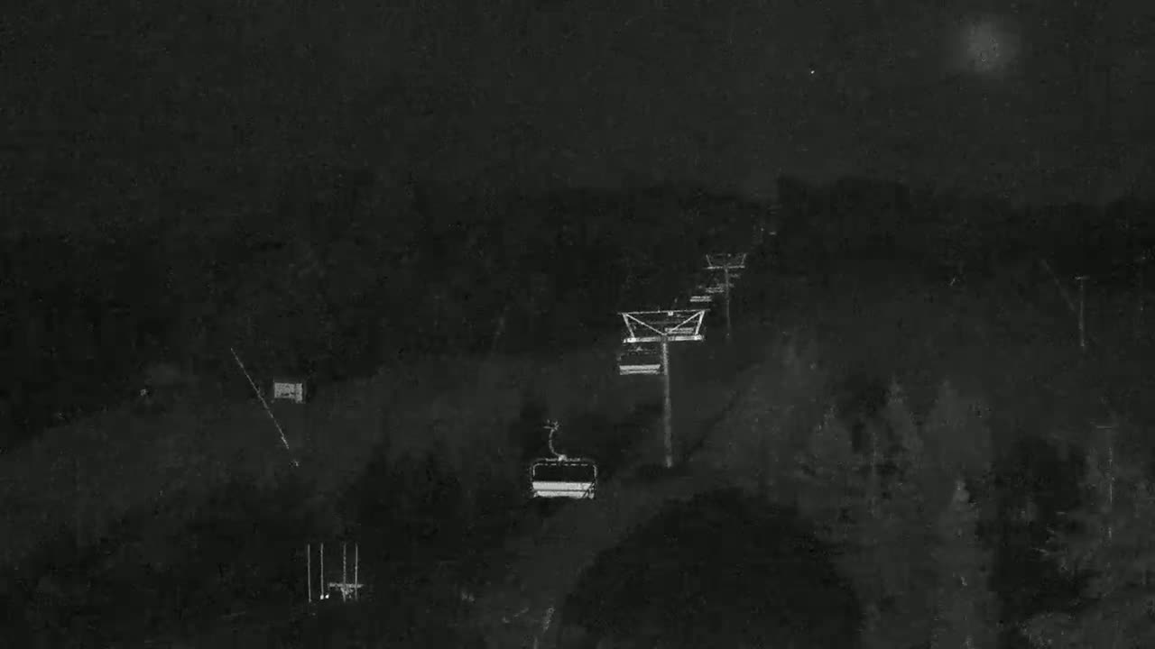 Blue Mountain Orchard Base Ropeway Station / Cascade Putting Course & Ski Slopes Live Cam - Collingwood, Blue Mountains, Simcoe, Ontario, Canada