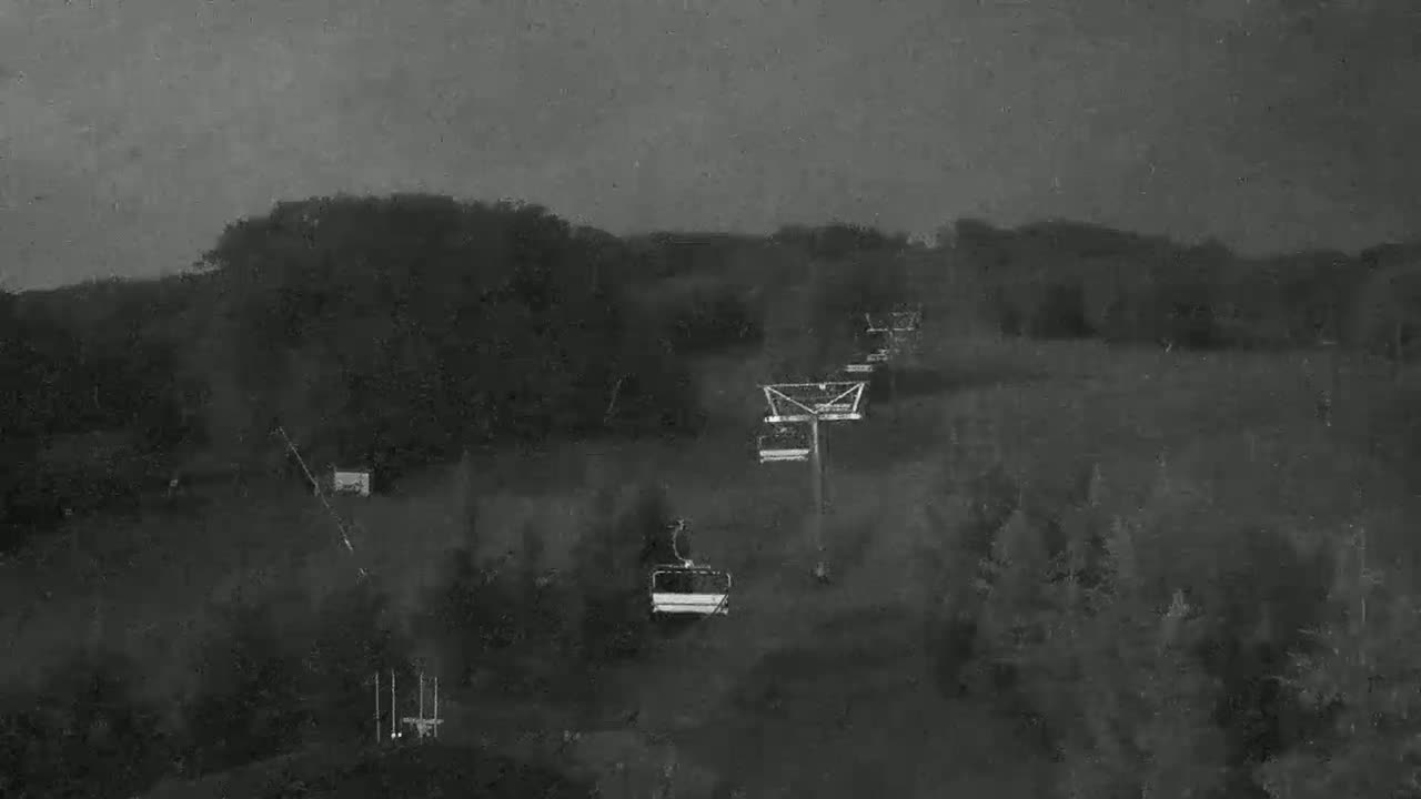 Blue Mountain Orchard Base Ropeway Station / Cascade Putting Course & Ski Slopes Live Cam - Collingwood, Blue Mountains, Simcoe, Ontario, Canada