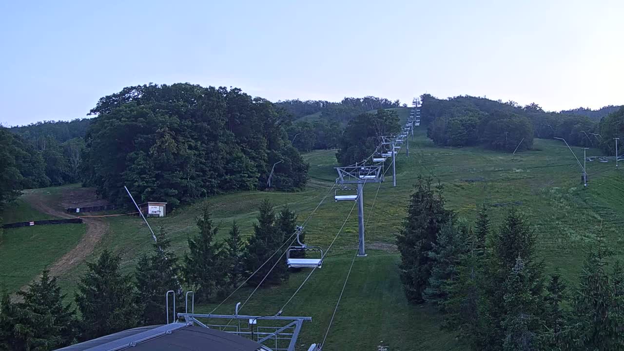 Blue Mountain Orchard Base Ropeway Station / Cascade Putting Course & Ski Slopes Live Cam - Collingwood, Blue Mountains, Simcoe, Ontario, Canada