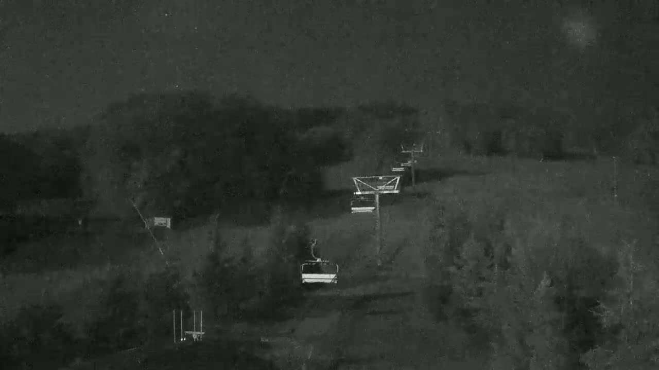 Blue Mountain Orchard Base Ropeway Station / Cascade Putting Course & Ski Slopes Live Cam - Collingwood, Blue Mountains, Simcoe, Ontario, Canada