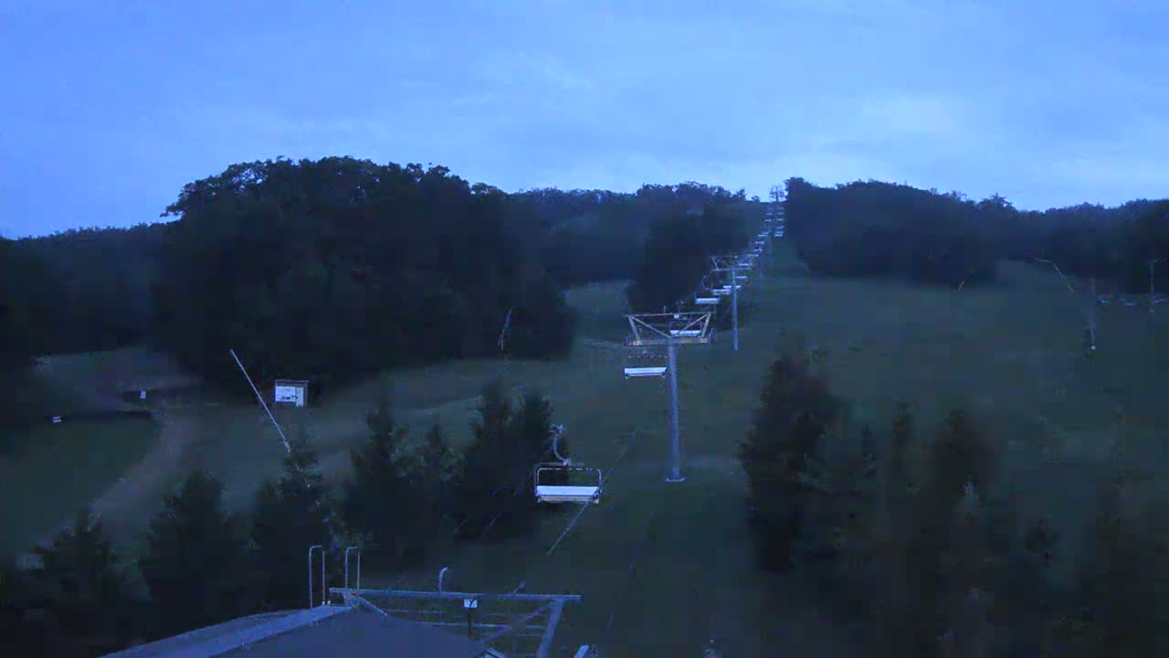 Blue Mountain Orchard Base Ropeway Station / Cascade Putting Course & Ski Slopes Live Cam - Collingwood, Blue Mountains, Simcoe, Ontario, Canada