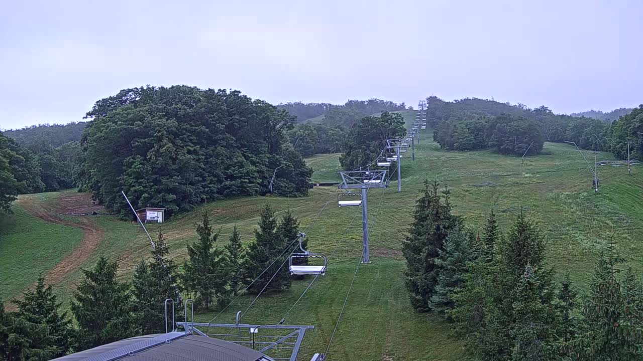 Blue Mountain Orchard Base Ropeway Station / Cascade Putting Course & Ski Slopes Live Cam - Collingwood, Blue Mountains, Simcoe, Ontario, Canada