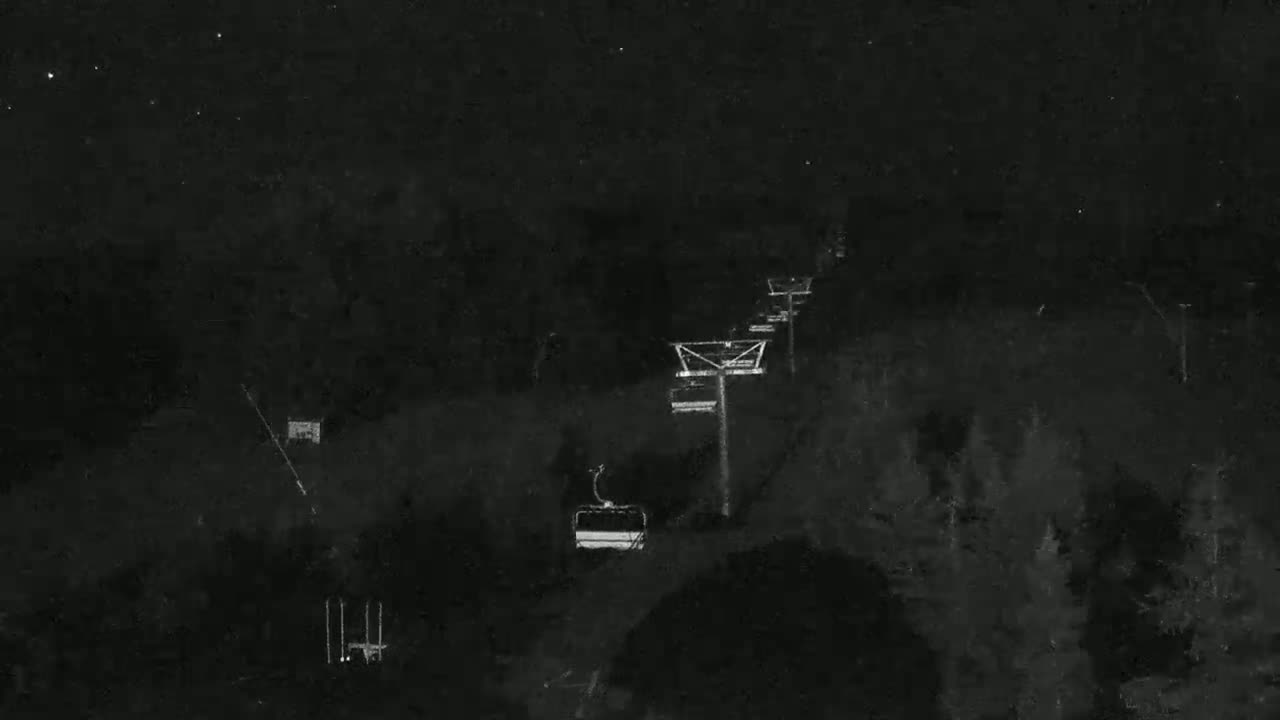 Blue Mountain Orchard Base Ropeway Station / Cascade Putting Course & Ski Slopes Live Cam - Collingwood, Blue Mountains, Simcoe, Ontario, Canada