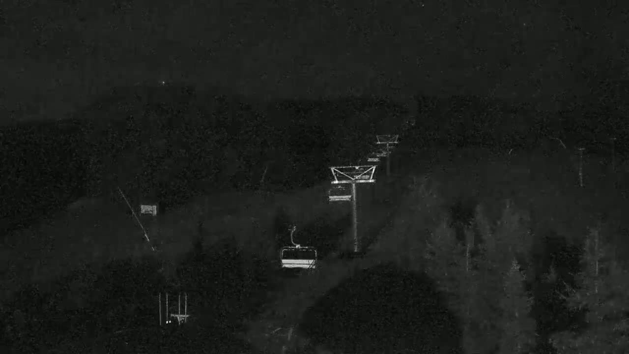 Blue Mountain Orchard Base Ropeway Station / Cascade Putting Course & Ski Slopes Live Cam - Collingwood, Blue Mountains, Simcoe, Ontario, Canada