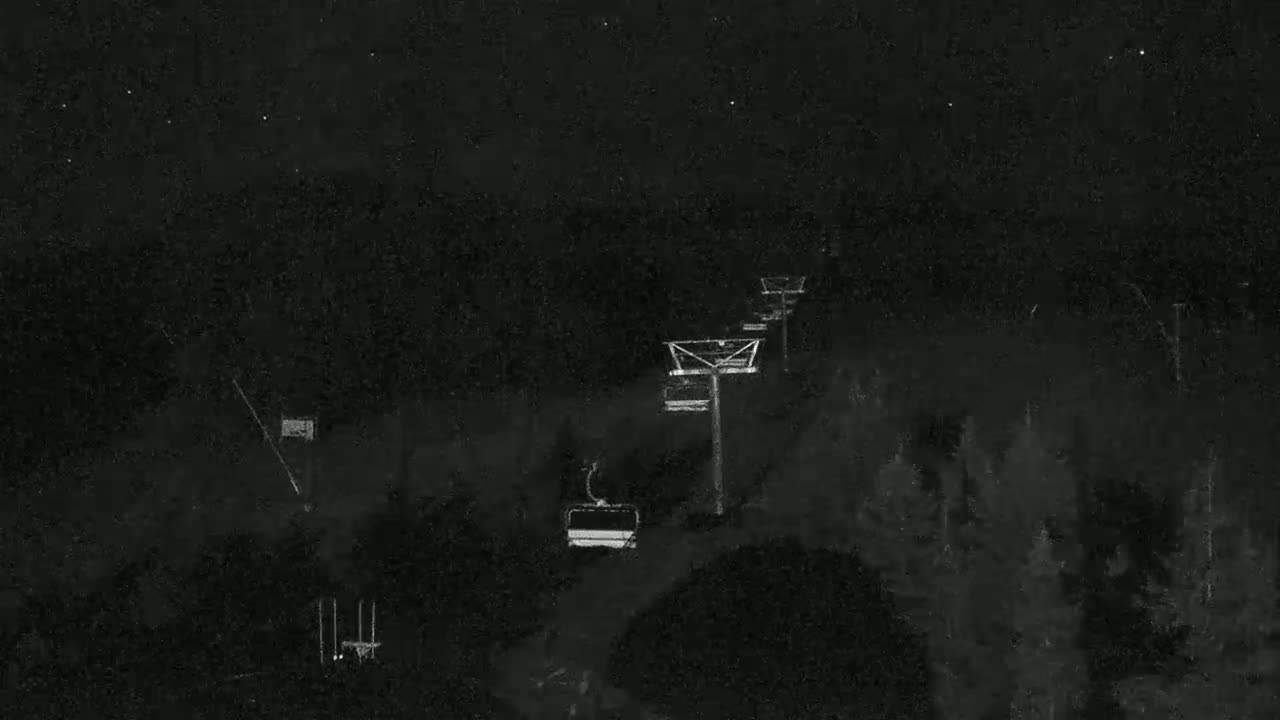 Blue Mountain Orchard Base Ropeway Station / Cascade Putting Course & Ski Slopes Live Cam - Collingwood, Blue Mountains, Simcoe, Ontario, Canada
