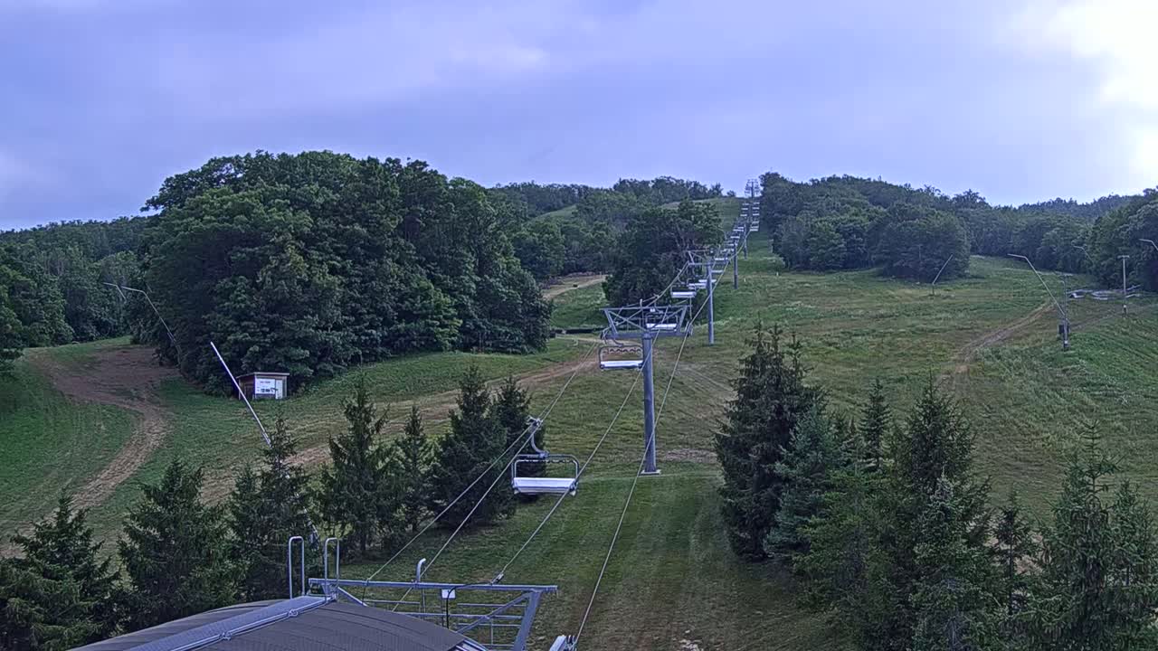 Blue Mountain Orchard Base Ropeway Station / Cascade Putting Course & Ski Slopes Live Cam - Collingwood, Blue Mountains, Simcoe, Ontario, Canada