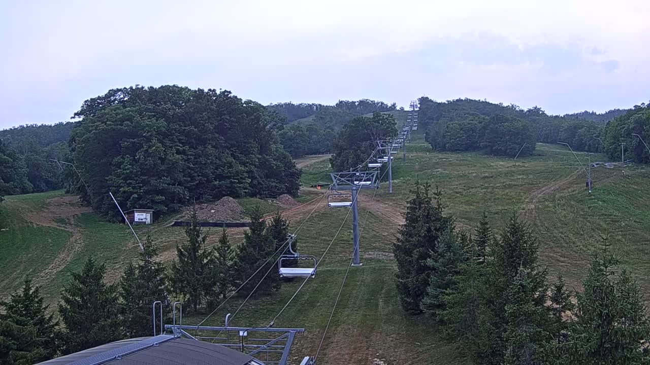 Blue Mountain Orchard Base Ropeway Station / Cascade Putting Course & Ski Slopes Live Cam - Collingwood, Blue Mountains, Simcoe, Ontario, Canada
