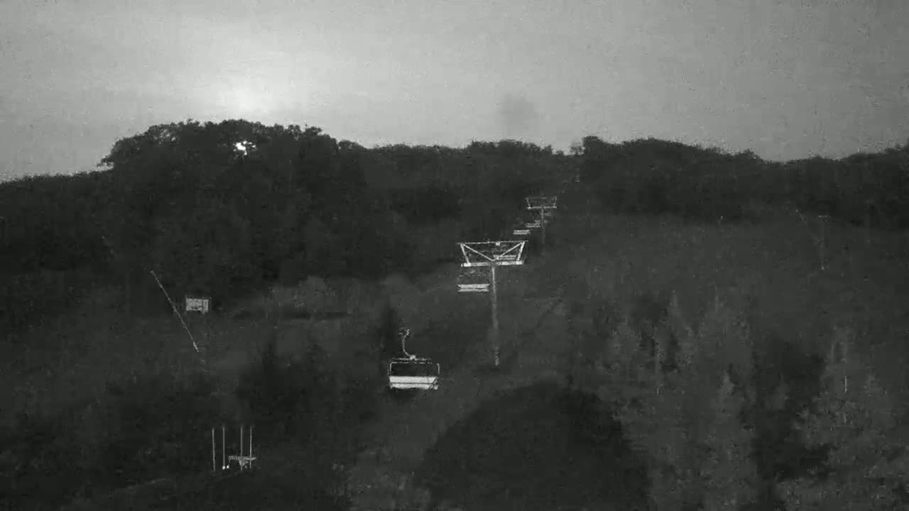 Blue Mountain Orchard Base Ropeway Station / Cascade Putting Course & Ski Slopes Live Cam - Collingwood, Blue Mountains, Simcoe, Ontario, Canada