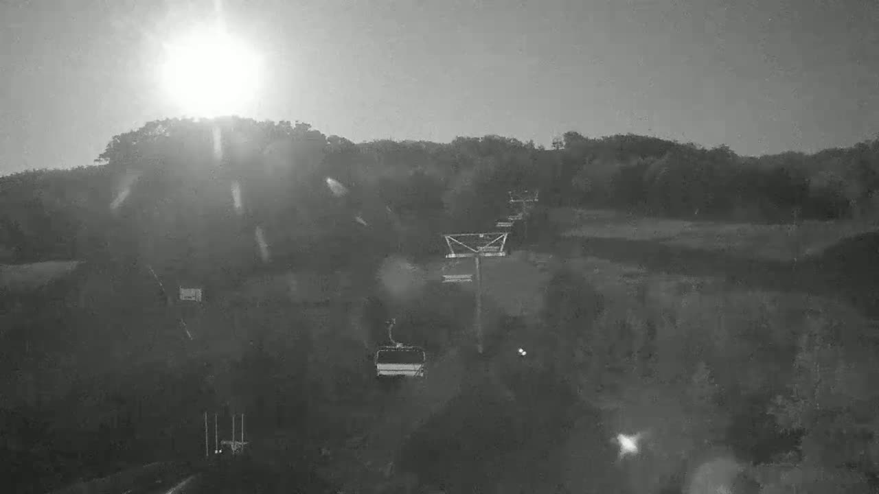 Blue Mountain Orchard Base Ropeway Station / Cascade Putting Course & Ski Slopes Live Cam - Collingwood, Blue Mountains, Simcoe, Ontario, Canada