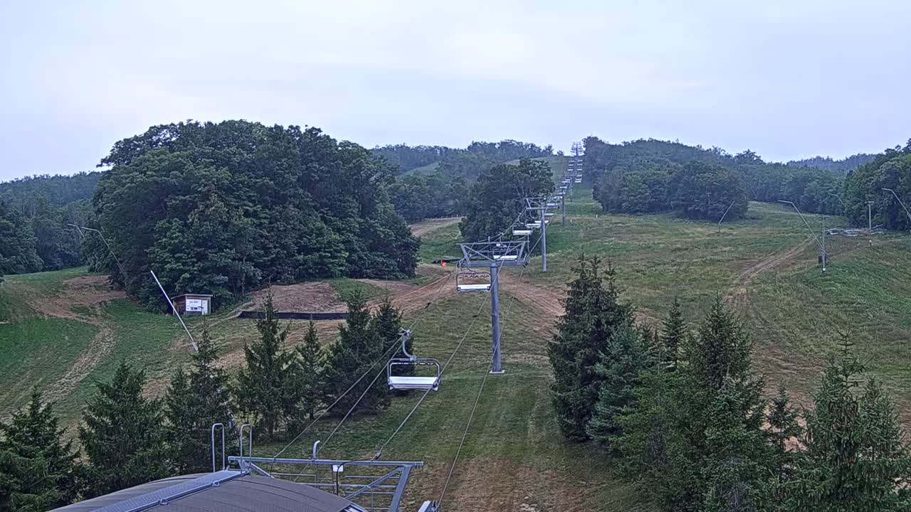 Blue Mountain Orchard Base Ropeway Station / Cascade Putting Course & Ski Slopes Live Cam - Collingwood, Blue Mountains, Simcoe, Ontario, Canada