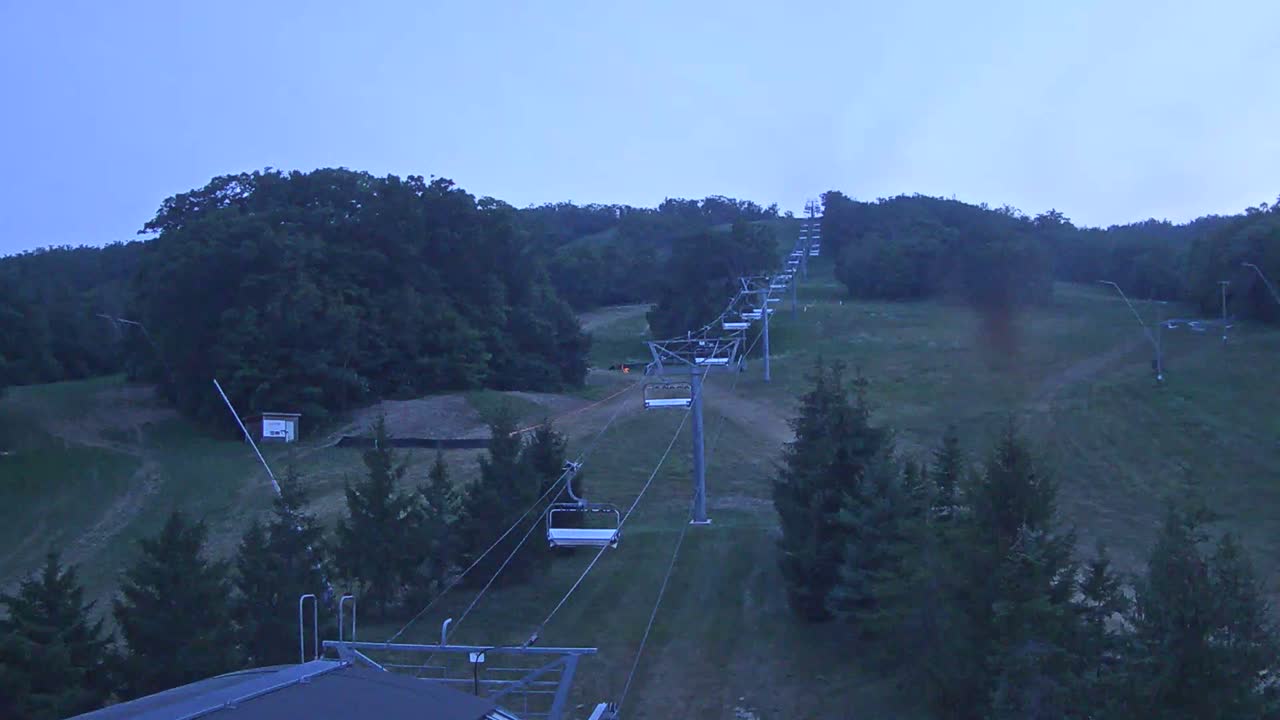 Blue Mountain Orchard Base Ropeway Station / Cascade Putting Course & Ski Slopes Live Cam - Collingwood, Blue Mountains, Simcoe, Ontario, Canada
