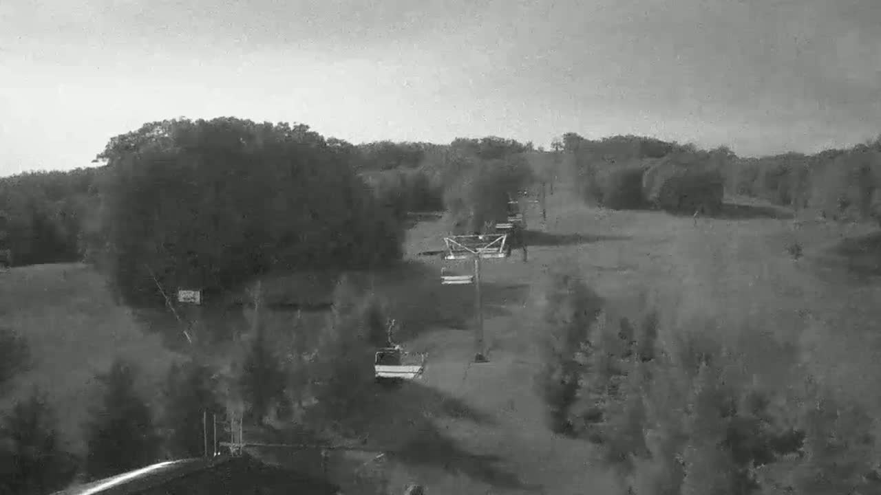 Blue Mountain Orchard Base Ropeway Station / Cascade Putting Course & Ski Slopes Live Cam - Collingwood, Blue Mountains, Simcoe, Ontario, Canada