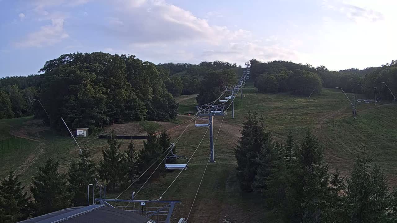 Blue Mountain Orchard Base Ropeway Station / Cascade Putting Course & Ski Slopes Live Cam - Collingwood, Blue Mountains, Simcoe, Ontario, Canada