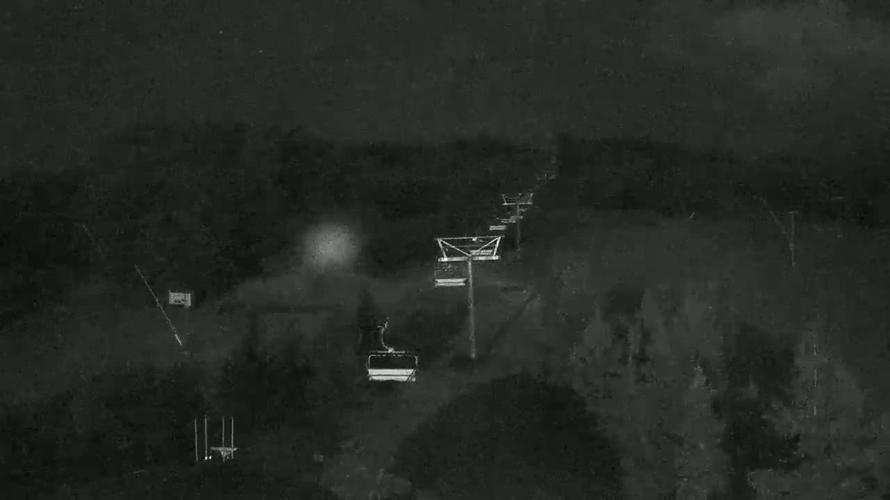 Blue Mountain Orchard Base Ropeway Station / Cascade Putting Course & Ski Slopes Live Cam - Collingwood, Blue Mountains, Simcoe, Ontario, Canada