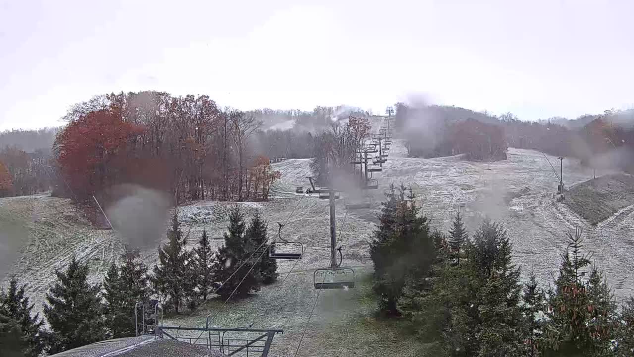 Blue Mountain Orchard Base Ropeway Station / Cascade Putting Course & Ski Slopes Live Cam - Collingwood, Blue Mountains, Simcoe, Ontario, Canada