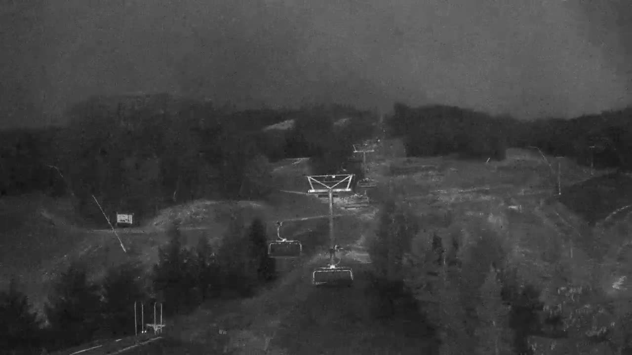 Blue Mountain Orchard Base Ropeway Station / Cascade Putting Course & Ski Slopes Live Cam - Collingwood, Blue Mountains, Simcoe, Ontario, Canada