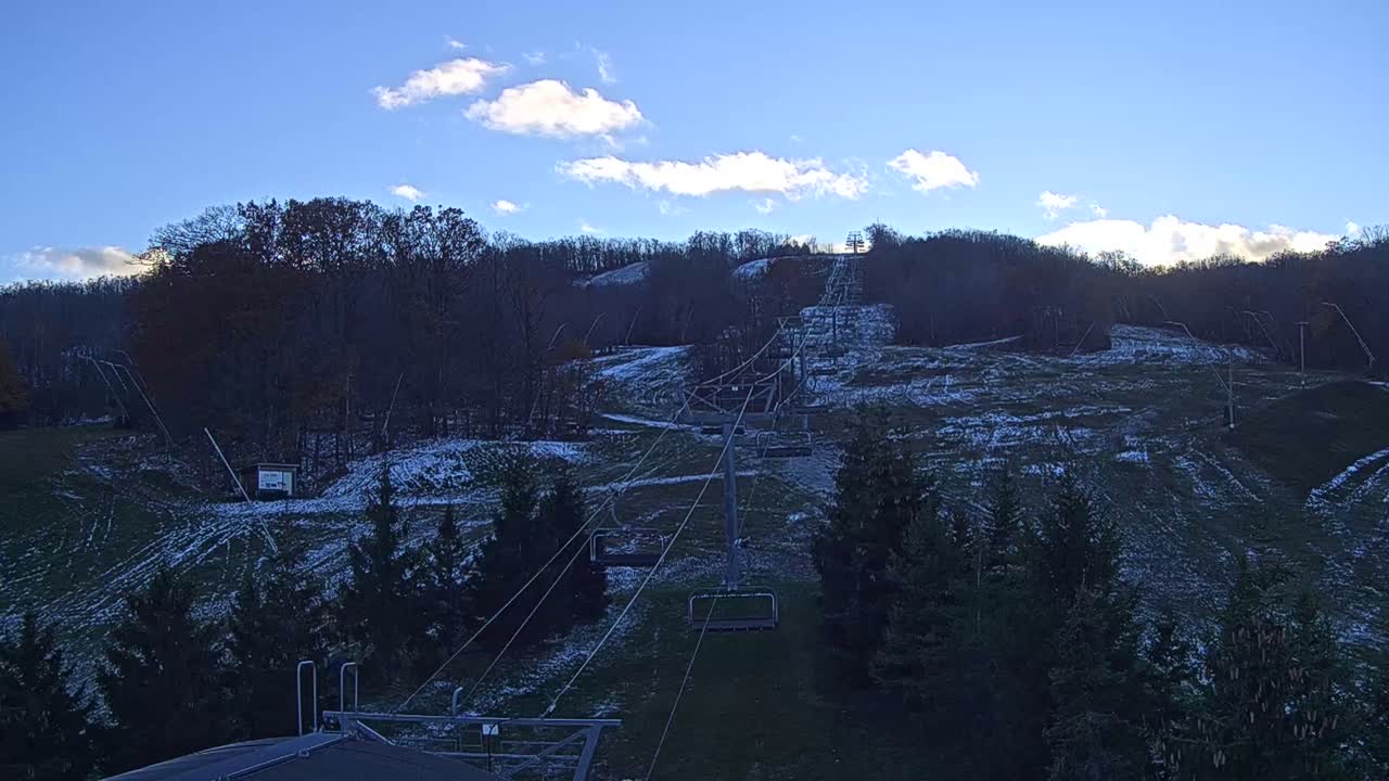 Blue Mountain Orchard Base Ropeway Station / Cascade Putting Course & Ski Slopes Live Cam - Collingwood, Blue Mountains, Simcoe, Ontario, Canada