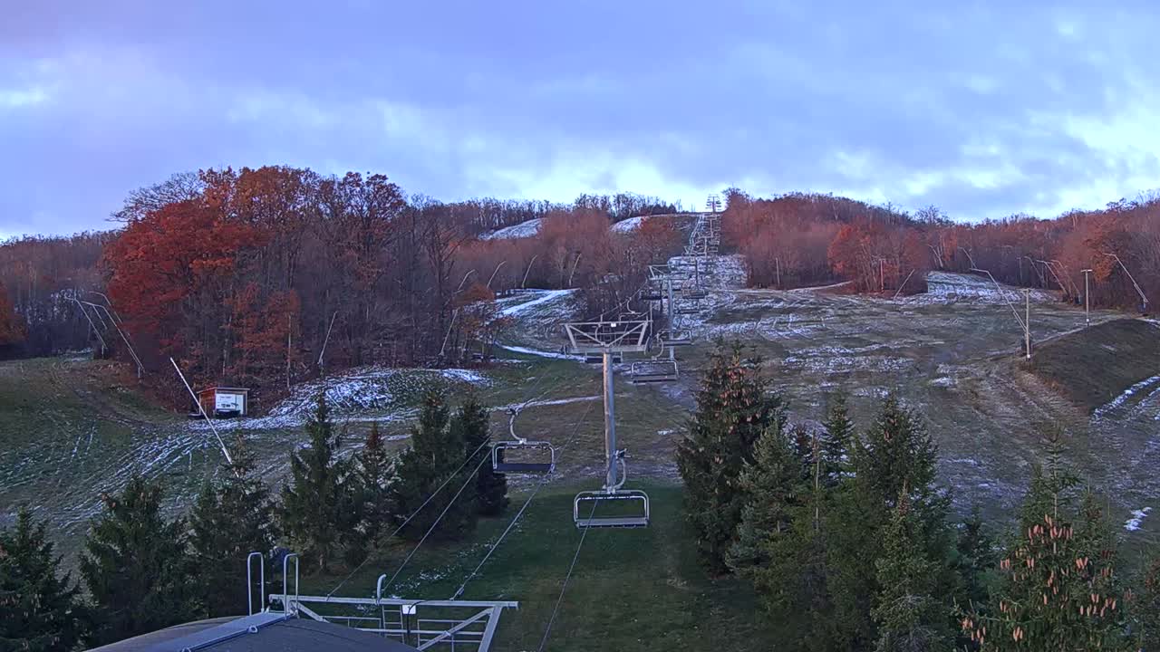 Blue Mountain Orchard Base Ropeway Station / Cascade Putting Course & Ski Slopes Live Cam - Collingwood, Blue Mountains, Simcoe, Ontario, Canada
