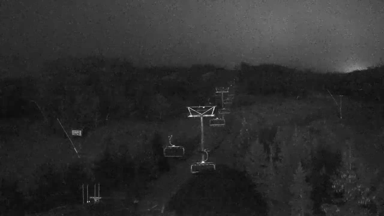 Blue Mountain Orchard Base Ropeway Station / Cascade Putting Course & Ski Slopes Live Cam - Collingwood, Blue Mountains, Simcoe, Ontario, Canada