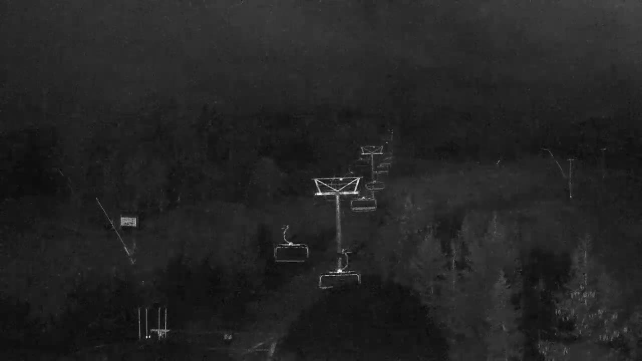 Blue Mountain Orchard Base Ropeway Station / Cascade Putting Course & Ski Slopes Live Cam - Collingwood, Blue Mountains, Simcoe, Ontario, Canada