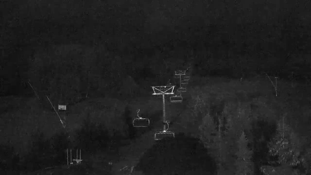 Blue Mountain Orchard Base Ropeway Station / Cascade Putting Course & Ski Slopes Live Cam - Collingwood, Blue Mountains, Simcoe, Ontario, Canada