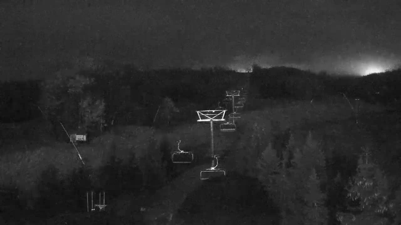 Blue Mountain Orchard Base Ropeway Station / Cascade Putting Course & Ski Slopes Live Cam - Collingwood, Blue Mountains, Simcoe, Ontario, Canada