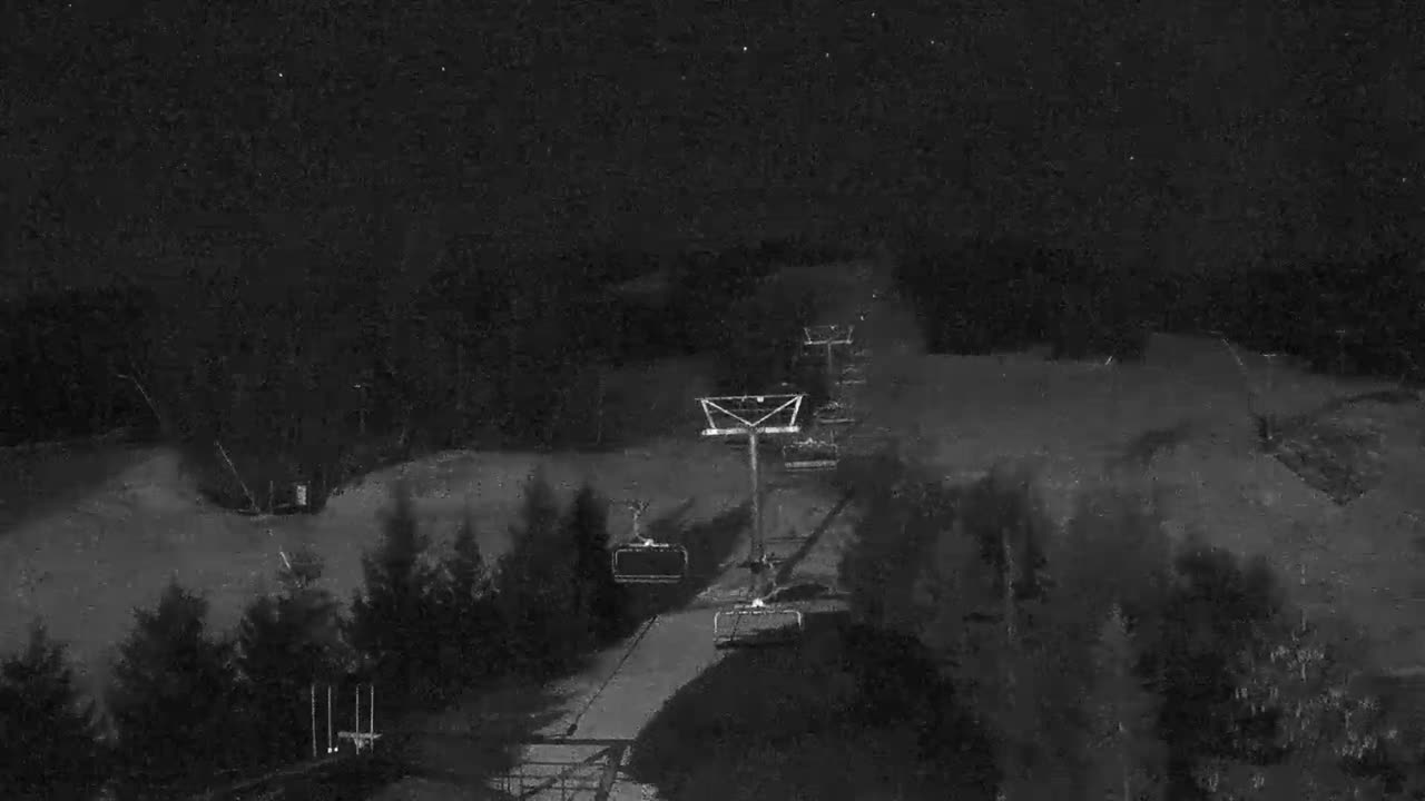 Blue Mountain Orchard Base Ropeway Station / Cascade Putting Course & Ski Slopes Live Cam - Collingwood, Blue Mountains, Simcoe, Ontario, Canada